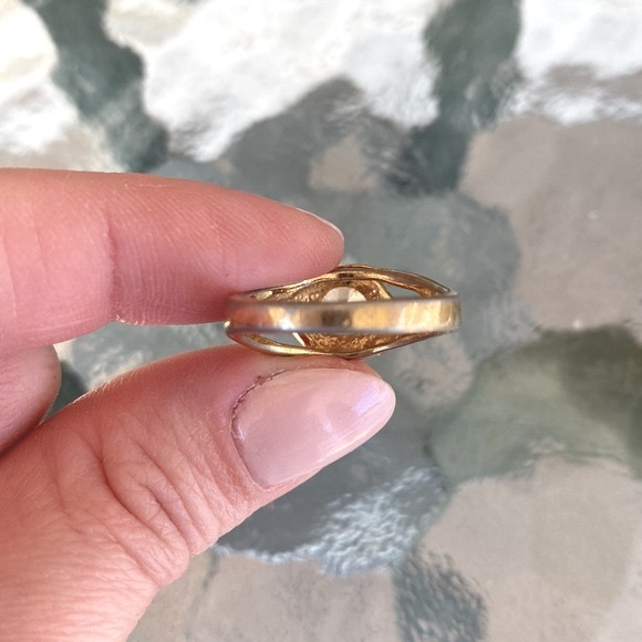Gold Tone Round Cut Crystal Ring, Size 8 - Picture 15 of 15